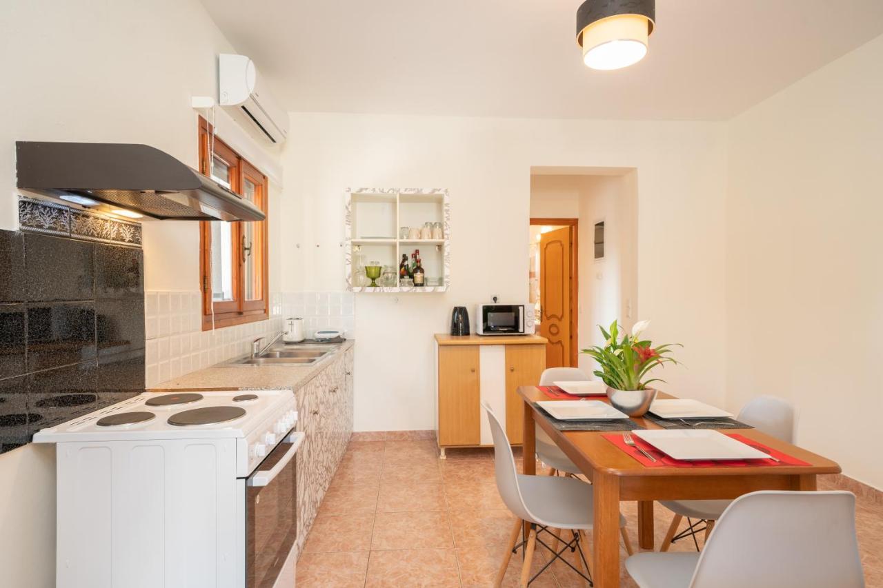 Afroditi Holiday Home - Yellow Apartment Svoronata Ngoại thất bức ảnh