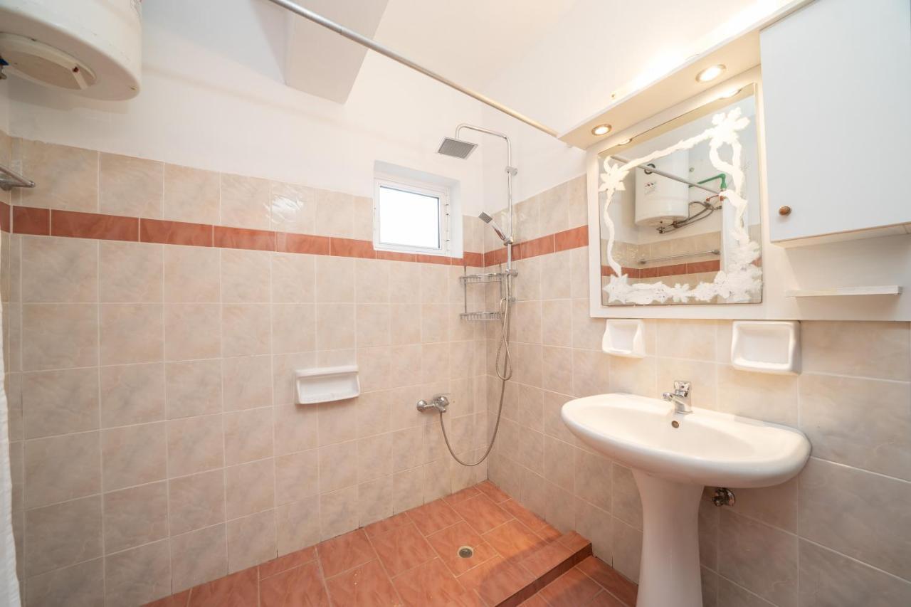 Afroditi Holiday Home - Yellow Apartment Svoronata Ngoại thất bức ảnh