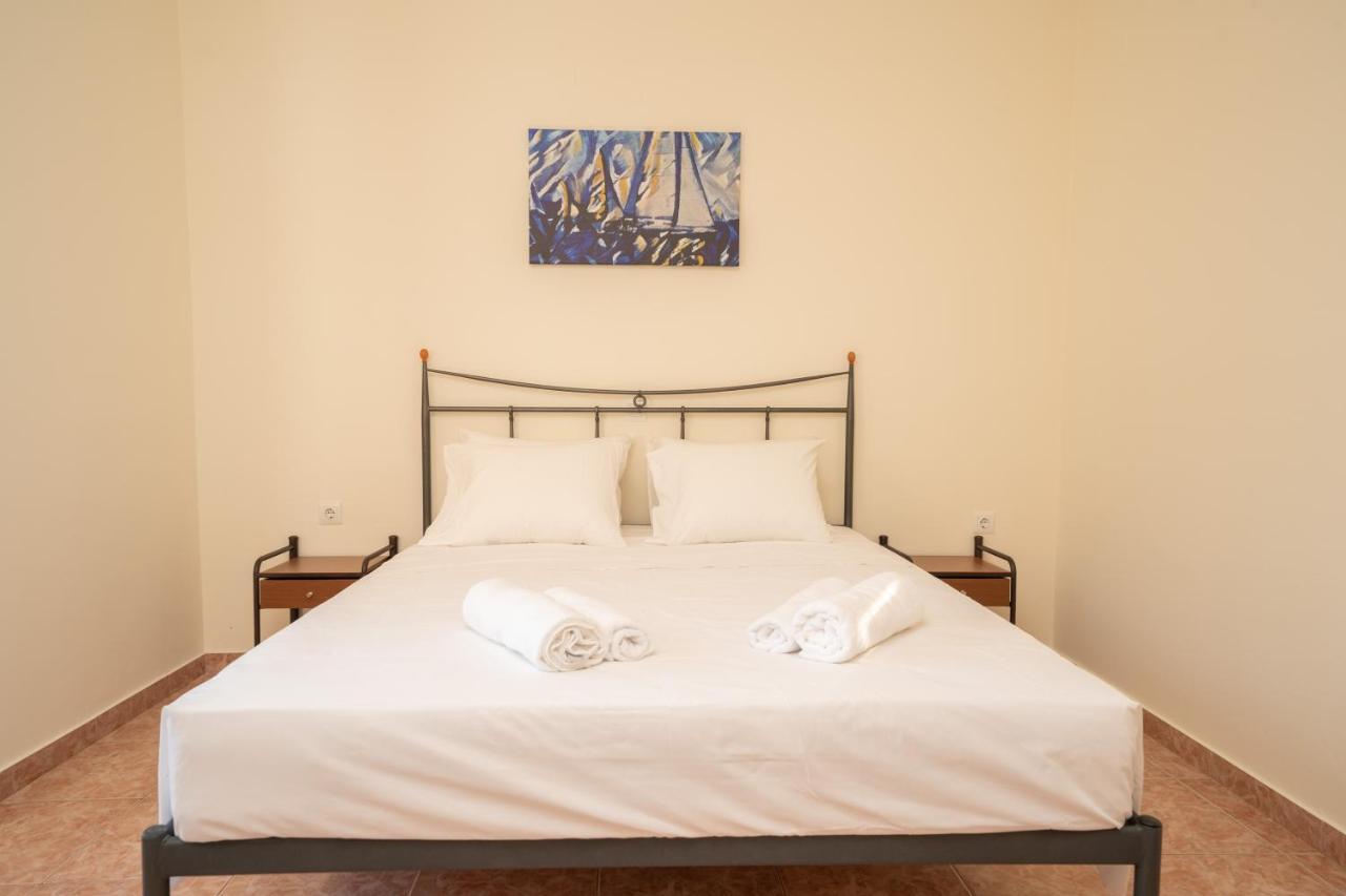 Afroditi Holiday Home - Yellow Apartment Svoronata Ngoại thất bức ảnh